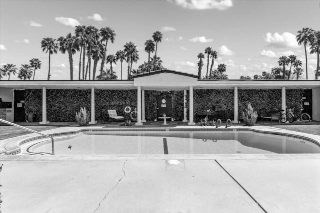 1595 S Indian Trail, Palm Springs CA: https://media.crmls.org/mediaz/bd2fdfc0-df90-49fb-9087-6ab8c82f351f.jpg
