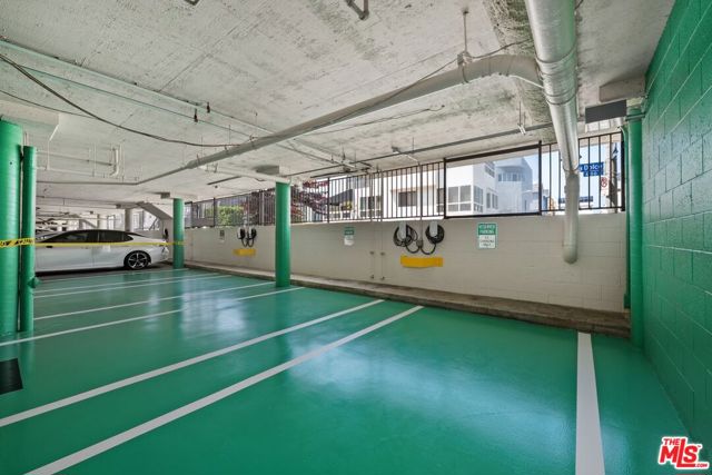 4200 Via Dolce, Marina del Rey CA: https://media.crmls.org/mediaz/bd3014db-8705-4681-93d1-f3ae7f7ccd70.jpg