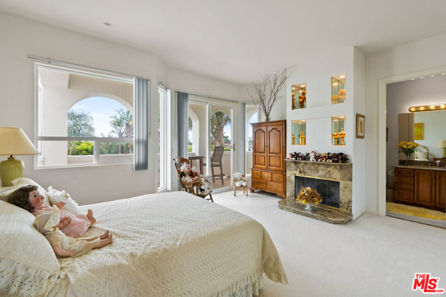 6400 Kanan Dume Road, Malibu CA: https://media.crmls.org/mediaz/bd30770f-9727-49cc-8f4e-78666886ad96.jpg