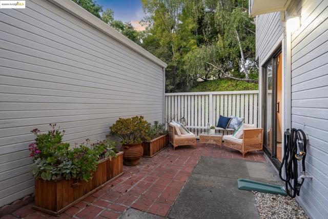 3422 Sunleaf Way, Richmond CA: https://media.crmls.org/mediaz/bd30a8c9-52a0-48cf-b004-8ad30cdcc1d9.jpg