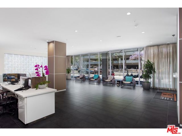 3460 W 7th Street, Los Angeles CA: https://media.crmls.org/mediaz/bd30f38a-caa1-4117-8429-da74735b9a02.jpg