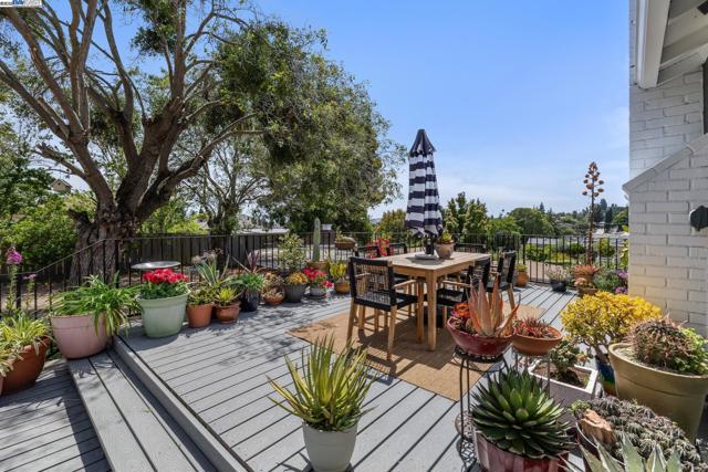 4859 Seaview Ave, Castro Valley CA: https://media.crmls.org/mediaz/bd31327c-5161-495a-a5a9-f7f01c1d700c.jpg