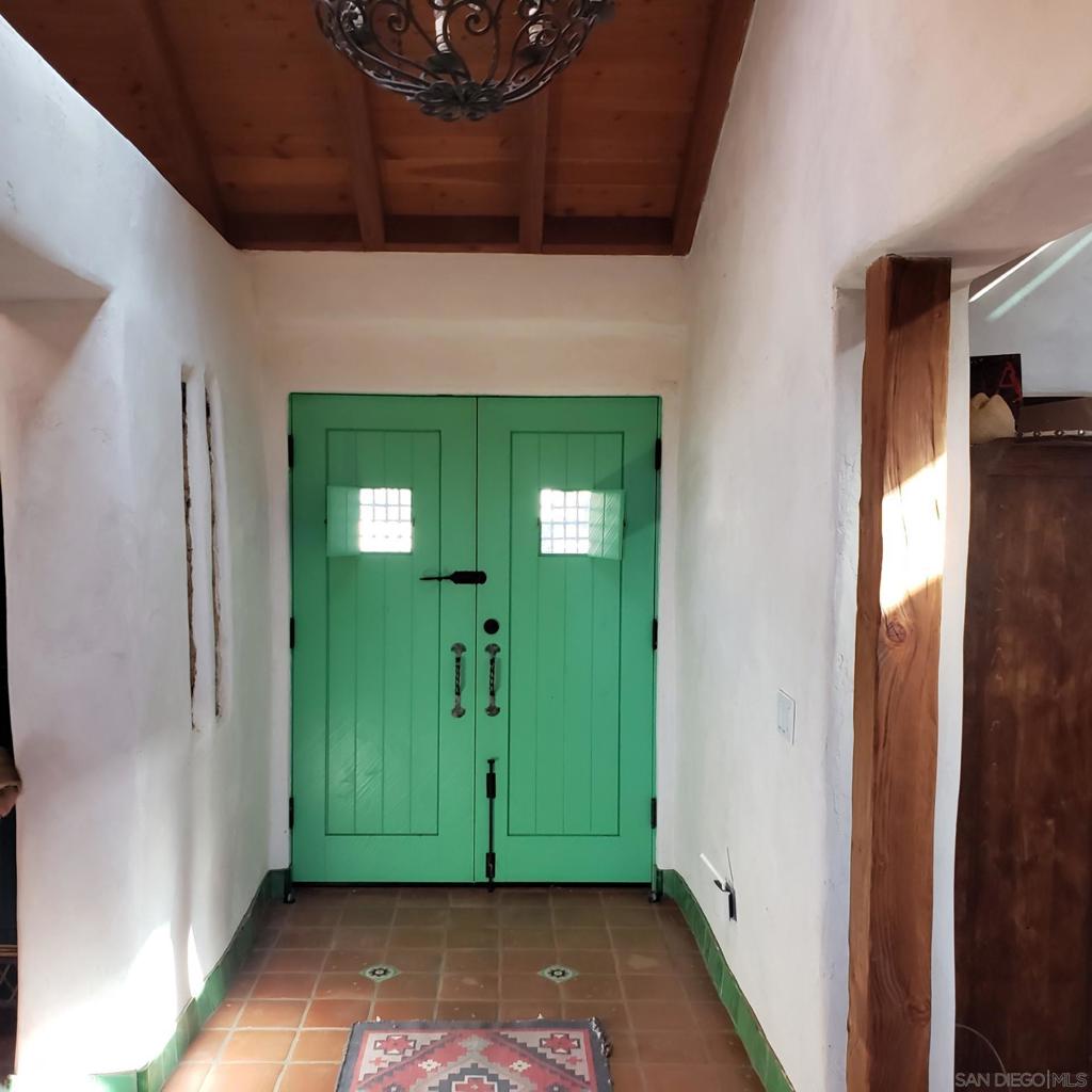 https://media.crmls.org/mediaz/bd3188ce-4d54-440e-a30b-33467d35464e.jpg?preset=X-Large