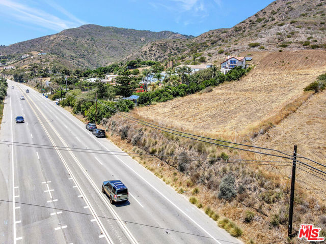 31701 Pacific Coast Hwy, Malibu CA: https://media.crmls.org/mediaz/bd323548-8038-40ad-8f29-7576b2984674.jpg