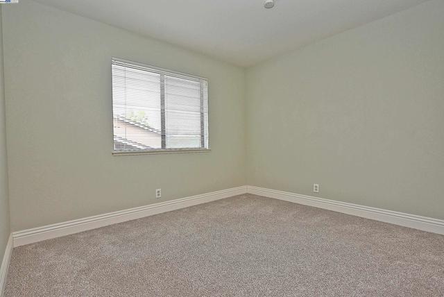 6525 Bellhurst Ln, Castro Valley CA: https://media.crmls.org/mediaz/bd328739-8049-4c13-8bb7-6b935762e72e.jpg