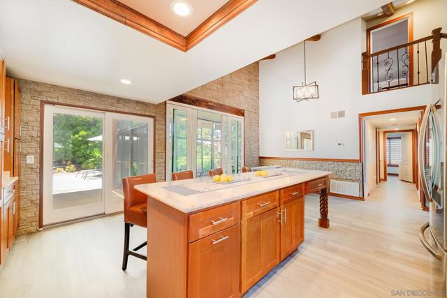 6433 La Paloma Street, Carlsbad CA: https://media.crmls.org/mediaz/bd3297c2-efe3-4053-bb63-add63fa25208.jpg