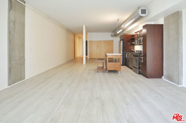 1111 S Grand Avenue, Los Angeles CA: https://media.crmls.org/mediaz/bd329ca2-fc03-4138-8429-f8d8d481fe93.jpg