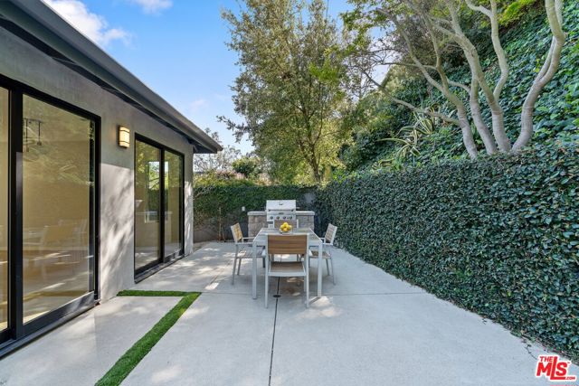 2829 Westbrook Avenue, Los Angeles CA: https://media.crmls.org/mediaz/bd32cc1a-9ee2-49e3-be54-775c0233e2fb.jpg