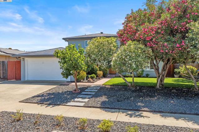 7574 Birkdale Dr, Newark CA: https://media.crmls.org/mediaz/bd32e6fc-0cde-45ac-980f-082e02ba1602.jpg