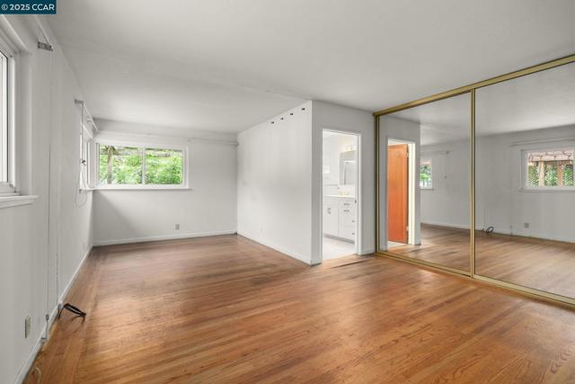 305 Overhill Rd, Orinda CA: https://media.crmls.org/mediaz/bd32f785-c248-43ae-80d0-a14ec111001f.jpg