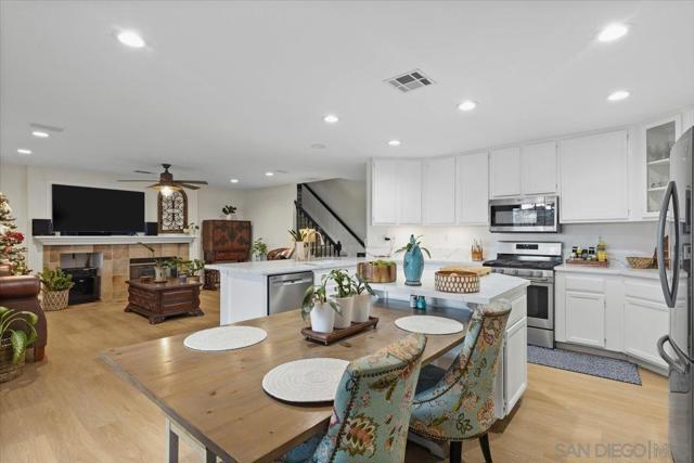 1528 Hendrix Pl, Chula Vista CA: https://media.crmls.org/mediaz/bd334431-6b64-4809-8186-8ba0ab5a625d.jpg