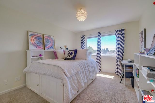 6537 Hedding Street, Los Angeles CA: https://media.crmls.org/mediaz/bd33a4cf-e08b-43de-a3bd-060bbfdb41d2.jpg