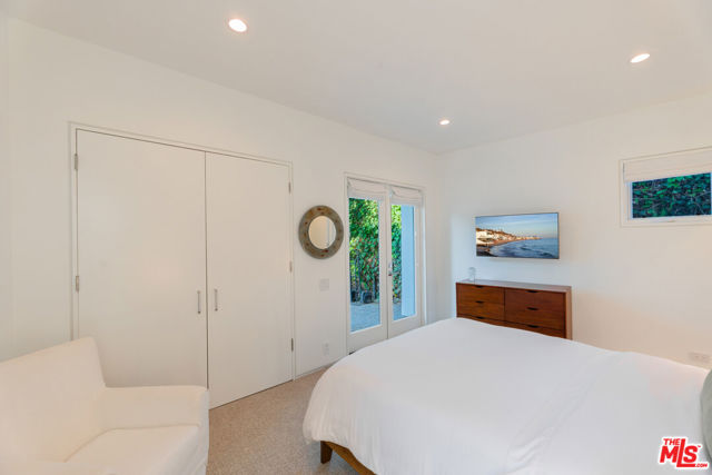 23754 MALIBU Road, Malibu CA: https://media.crmls.org/mediaz/bd34aea5-6676-400d-ac81-e68549a1b5c5.jpg