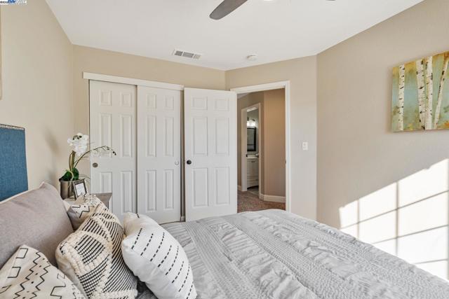 25 Phillips Ct, Tracy CA: https://media.crmls.org/mediaz/bd359b56-5b83-4907-b8cf-59834f1f5f5e.jpg