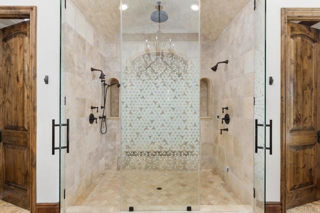5015 Rancho Quinta Bend, San Diego CA: https://media.crmls.org/mediaz/bd36072a-8d95-4973-9163-0250fb4223aa.jpg