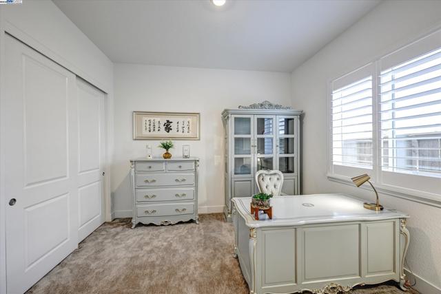 4072 Whitney Vista Ln, Rocklin CA: https://media.crmls.org/mediaz/bd36e5f5-f6b1-4b9f-b61f-551ab1ebaf8c.jpg