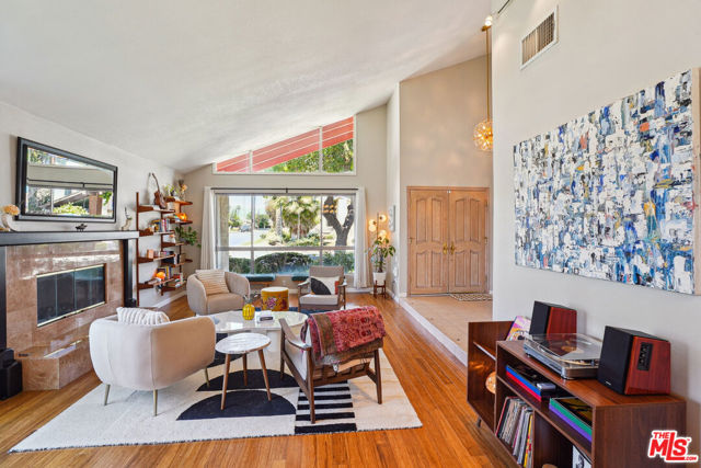 19730 Hatton Street, Winnetka CA: https://media.crmls.org/mediaz/bd371fef-d055-4f5b-ad3e-40559d8b2c73.jpg