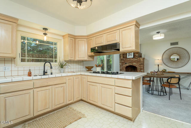 Detail Gallery Image 7 of 51 For 4920 Lowell Ave, Glendale,  CA 91214 - 4 Beds | 2 Baths