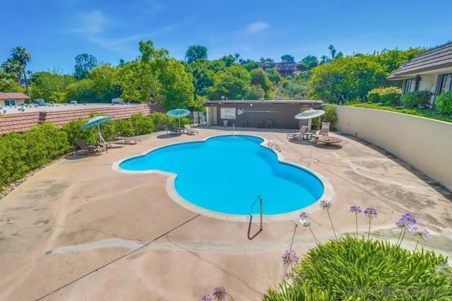 4402 Collwood Ln, San Diego CA: https://media.crmls.org/mediaz/bd380f2d-0b2e-4579-8678-07a7666b52f8.jpg