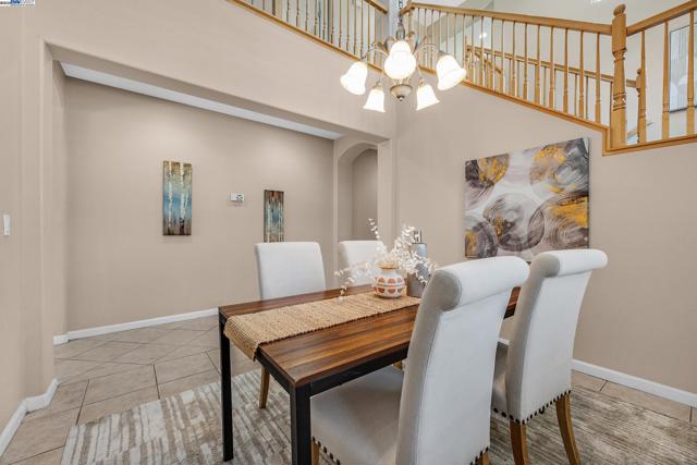 1304 Pyrenees St, Tracy CA: https://media.crmls.org/mediaz/bd38e752-67d2-41d7-a1d3-e01e2116102a.jpg