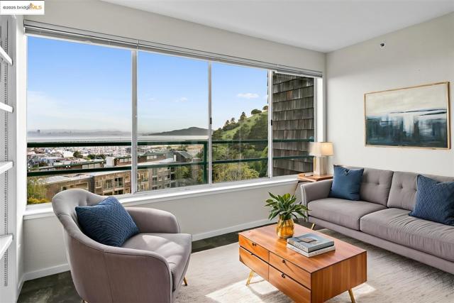 1301 Quarry Ct, Richmond CA: https://media.crmls.org/mediaz/bd3a3f6d-f4ab-46af-b9d9-18947c3ad00c.jpg