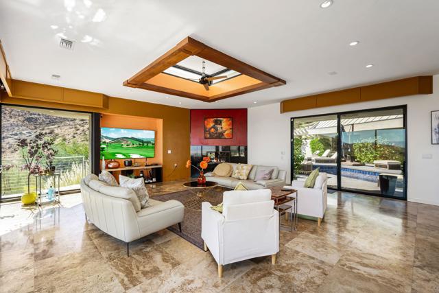 3295 Tiger Tail Lane, Palm Springs CA: https://media.crmls.org/mediaz/bd3ab0e3-c36f-47af-8bcf-e1a7f8376967.jpg