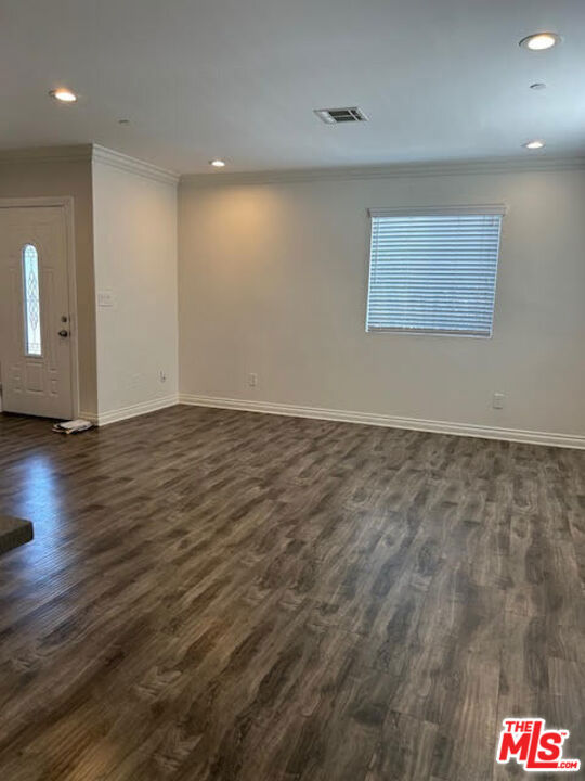 523 N Benton Way, Los Angeles CA: https://media.crmls.org/mediaz/bd3ac594-3049-4345-8137-0159ec9714fe.jpg
