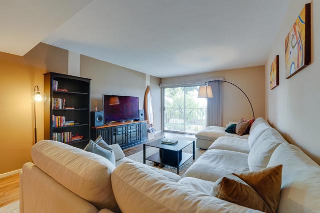 Detail Gallery Image 10 of 29 For 4900 Rosehedge Dr #208,  La Mesa,  CA 91942 - 2 Beds | 2 Baths