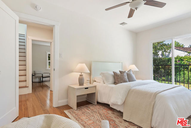 913 N Clybourn Avenue, Burbank CA: https://media.crmls.org/mediaz/bd3b2a3e-01ae-4f0c-ada6-931415e12b39.jpg