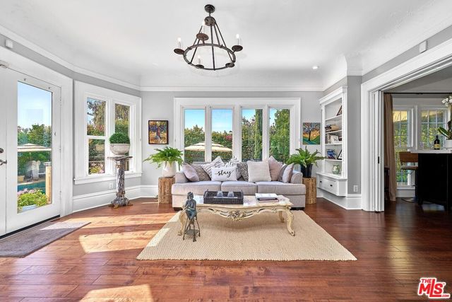 136 Fremont Place, Los Angeles CA: https://media.crmls.org/mediaz/bd3b676c-5786-4ad3-8833-6372cd92dfdd.jpg