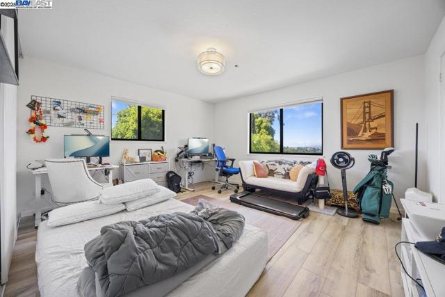 21000 Ocean View Dr, Hayward CA: https://media.crmls.org/mediaz/bd3b7e30-bf69-45c1-81b9-eb86e95051dc.jpg