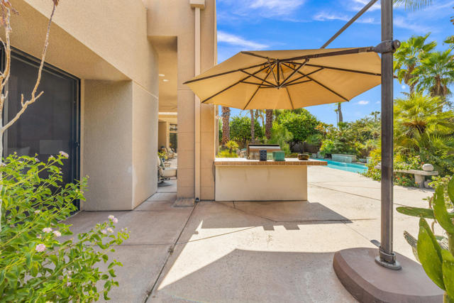 12 Boulder Lane, Rancho Mirage CA: https://media.crmls.org/mediaz/bd3b9190-9dd5-4e5f-bf70-a9026fdb604b.jpg