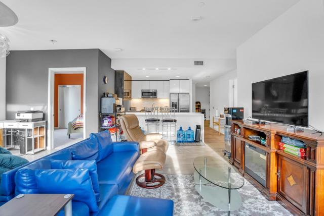 10 Innes Court, San Francisco CA: https://media.crmls.org/mediaz/bd3c9602-302c-4897-9ee2-3b2da5896836.jpg