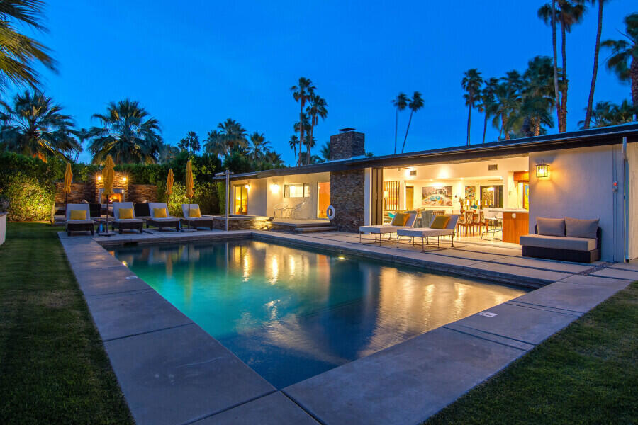 https://media.crmls.org/mediaz/bd3ca0cc-8d73-4b59-98b2-fb730e94dac8.jpg?preset=X-Large