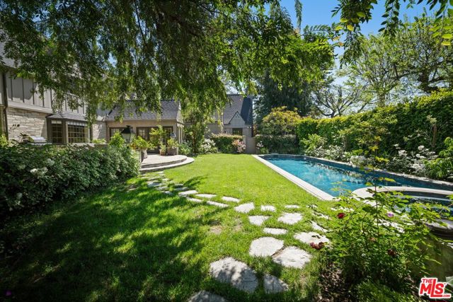 143 S Muirfield Road, Los Angeles CA: https://media.crmls.org/mediaz/bd3ce84d-58fa-46e8-822e-68bcc39424bf.jpg