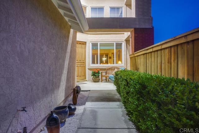 Detail Gallery Image 4 of 74 For 7046 via Ostiones, Carlsbad,  CA 92009 - 5 Beds | 3 Baths