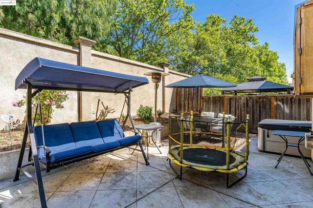 569 Primitivo Ct, Fairfield CA: https://media.crmls.org/mediaz/bd3cfff3-5091-46b7-8aa9-55e5a0827248.jpg