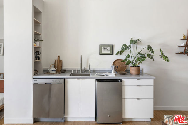 1508 Elevado Street, Los Angeles CA: https://media.crmls.org/mediaz/bd3d62c9-5eff-48dd-8dda-967f1afdc601.jpg