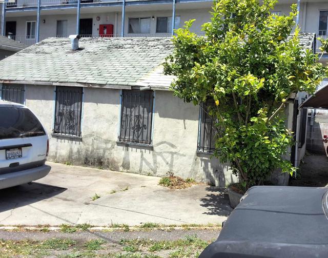3020 E 19th st, Oakland CA: https://media.crmls.org/mediaz/bd3d7884-51ba-41d2-95fa-e236b1f30477.jpg