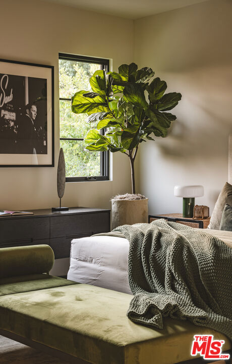 4112 Shadyglade Avenue, Studio City CA: https://media.crmls.org/mediaz/bd3dac7a-274c-4bf3-bdba-dcc5ecef46c2.jpg