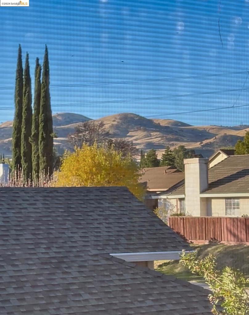 https://media.crmls.org/mediaz/bd3dd11a-83aa-4d60-b7b7-88ff8f35c015.jpg?preset=X-Large