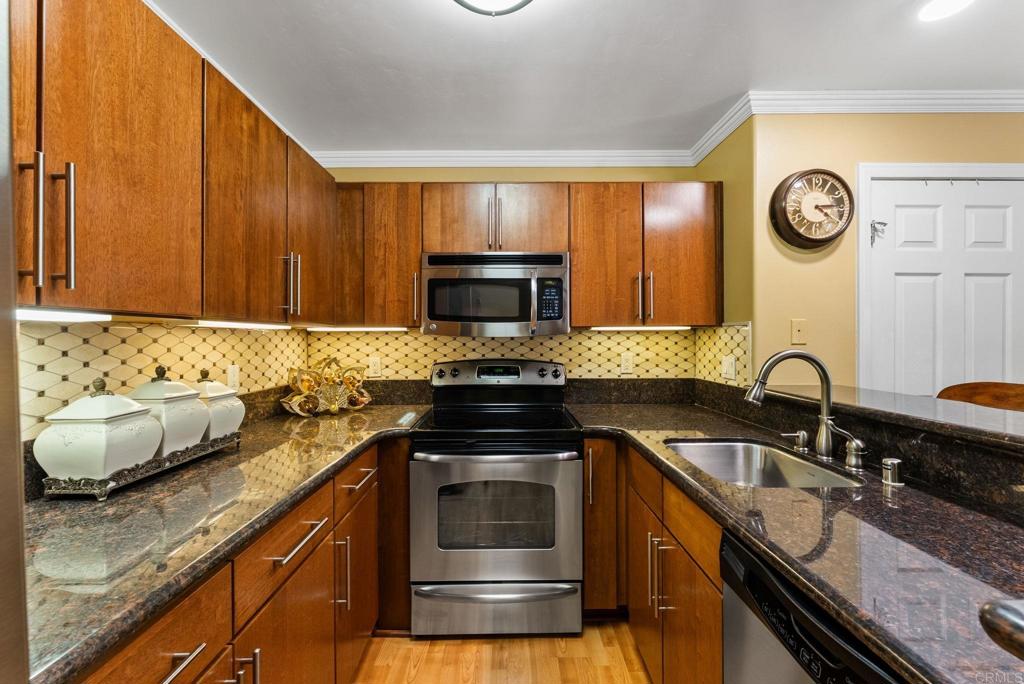 5404 Balboa Arms Drive - photo 5