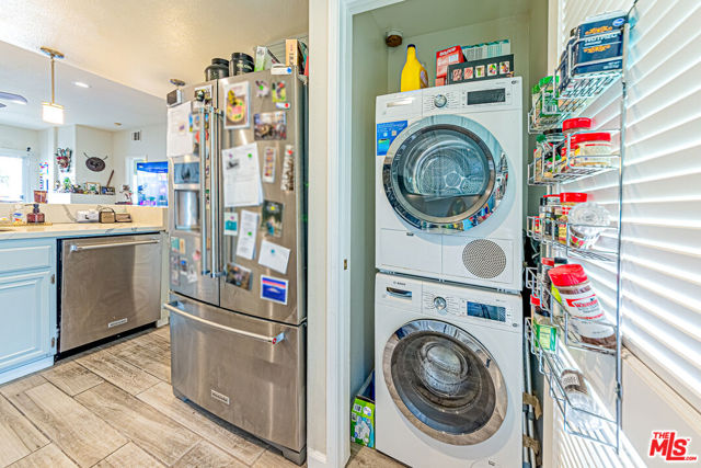 415 Townsquare Lane, Huntington Beach CA: https://media.crmls.org/mediaz/bd3e5f42-7078-4cb4-8652-b9e928f0b7d3.jpg