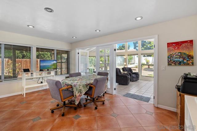 1387 Don Carlos Ct, Chula Vista CA: https://media.crmls.org/mediaz/bd3f0eda-7467-4253-a6f1-a3167ae00478.jpg
