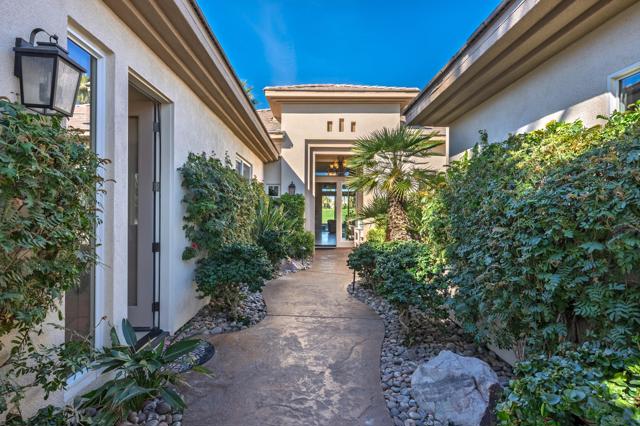 51641 El Dorado Drive, La Quinta CA: https://media.crmls.org/mediaz/bd40e1bc-acbc-43eb-8c03-de3c5359f131.jpg