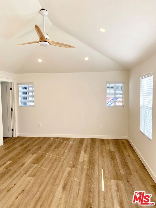 5220 5222 Whitsett Avenue, Valley Village CA: https://media.crmls.org/mediaz/bd418b15-67c1-48a0-8c37-d410eee31969.jpg