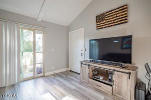 1904 Heywood Street, Simi Valley CA: https://media.crmls.org/mediaz/bd41cadf-3ad3-48d3-a100-edb9600671d7.jpg