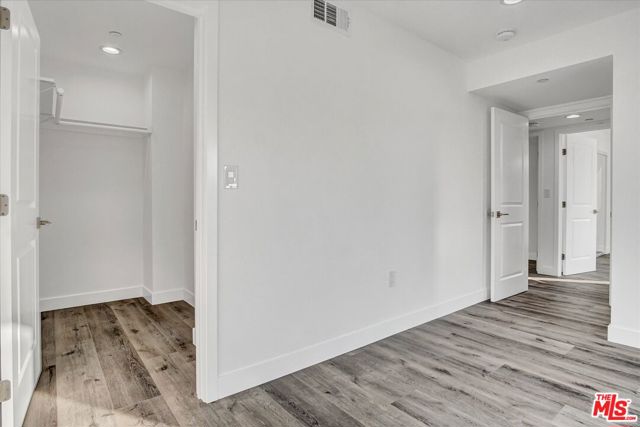 2419 S Cochran Avenue, Los Angeles CA: https://media.crmls.org/mediaz/bd41ed08-b15e-4ff2-9153-6075f7fc47bc.jpg
