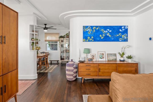 800 3rd St, Coronado CA: https://media.crmls.org/mediaz/bd41efc3-47da-4337-9312-e1f5422f3927.jpg