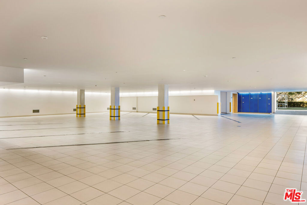 https://media.crmls.org/mediaz/bd4250c5-096f-4a45-bf41-45d69d0eafde.jpg?preset=X-Large